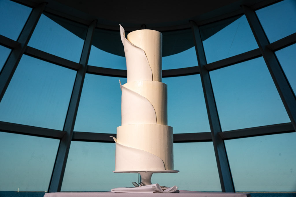 107-Milwaukee-Art-Mueseum-Wedding-Lauren-Ashley-Studios