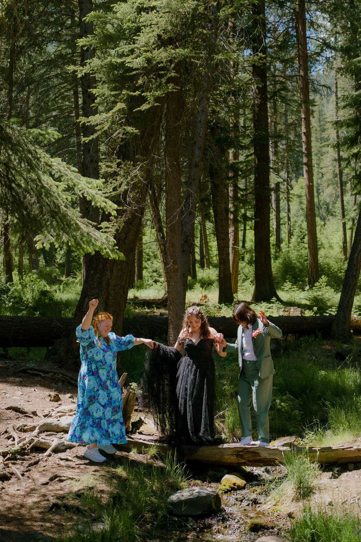 Portraits_Brenda&JanieElopementPhotos_OregonWeddingPhotographer_KuroCreativeHouse-64