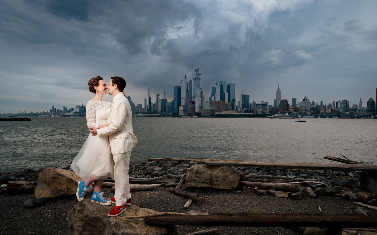 Capture your NYC wedding with beautiful photography offered by NYC photographer Ishan Fotografi.