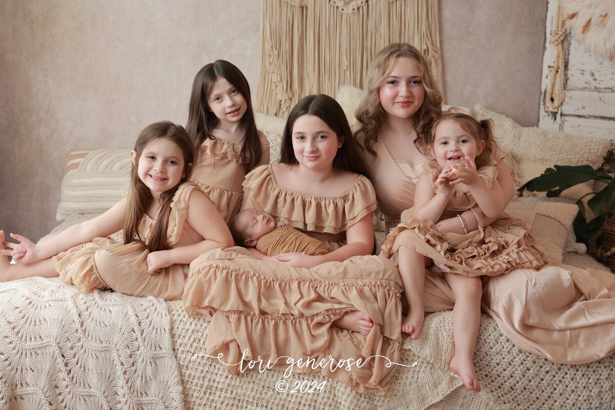 lehigh-valley-photographer-lori-generose-lg-photography-newborn-girl-sisters-allentown-pa