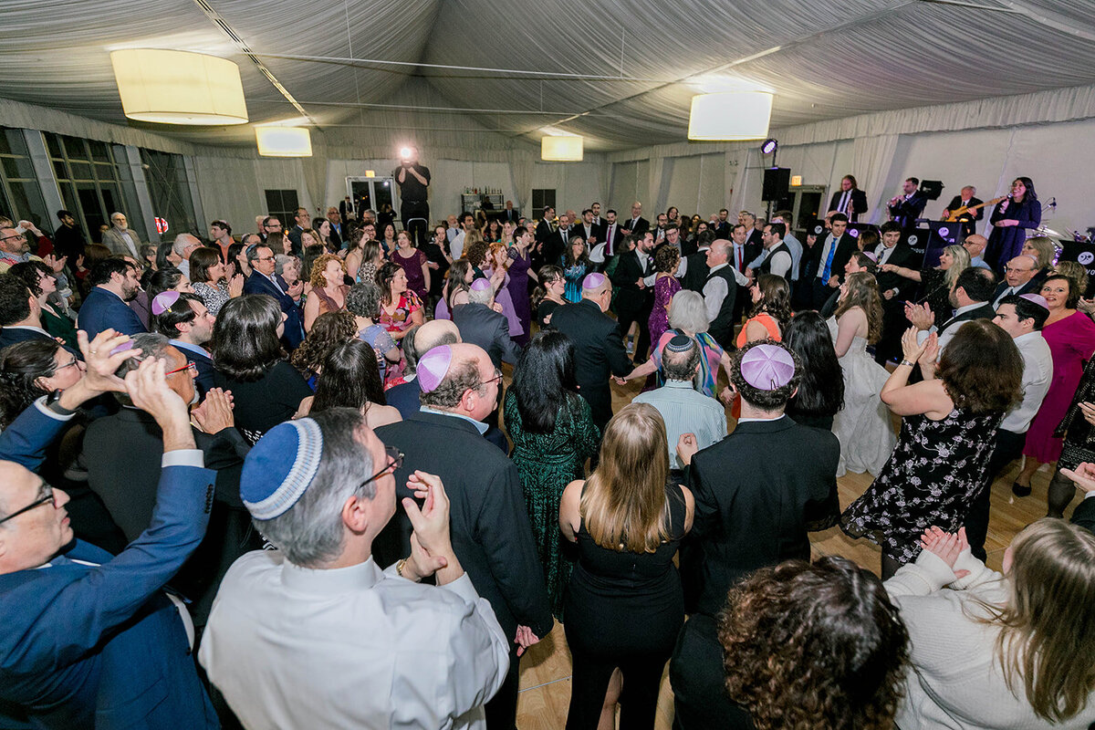 Eliana-Melmed-Photography-Chicago-LosAngeles-Jewish-WeddingPhotography-SimchaDancing-00195