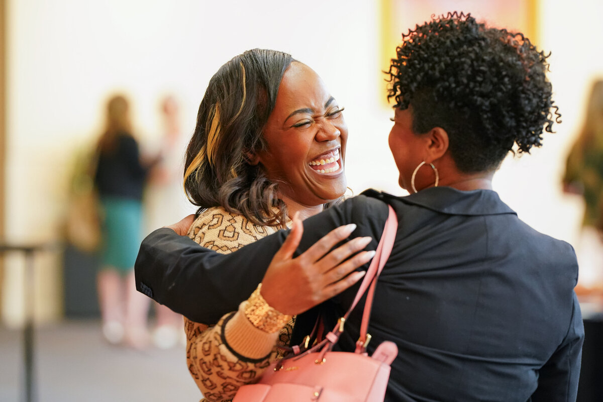 kansas-city-event-photography-0031-two-women-hugging-at-event