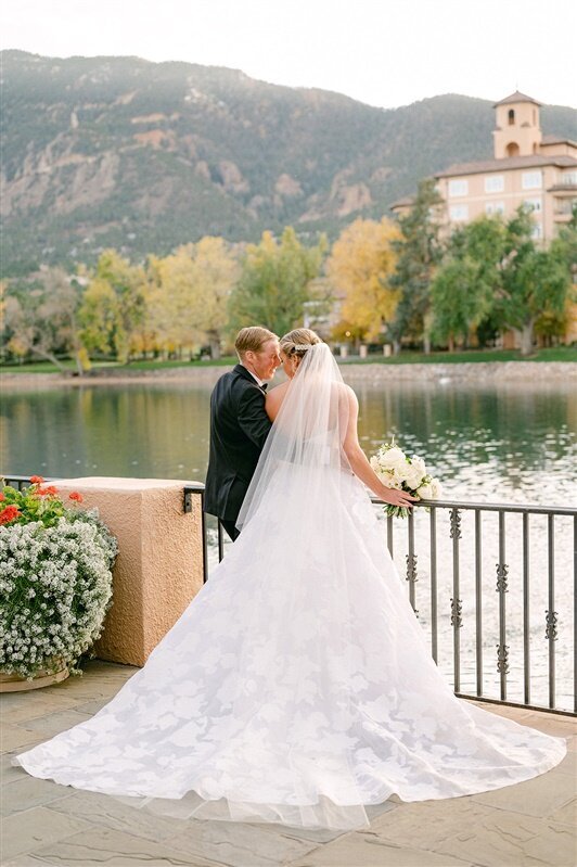 sarah-james-broadmoor-hotel-wedding-by-jacie-marguerite-2022-836