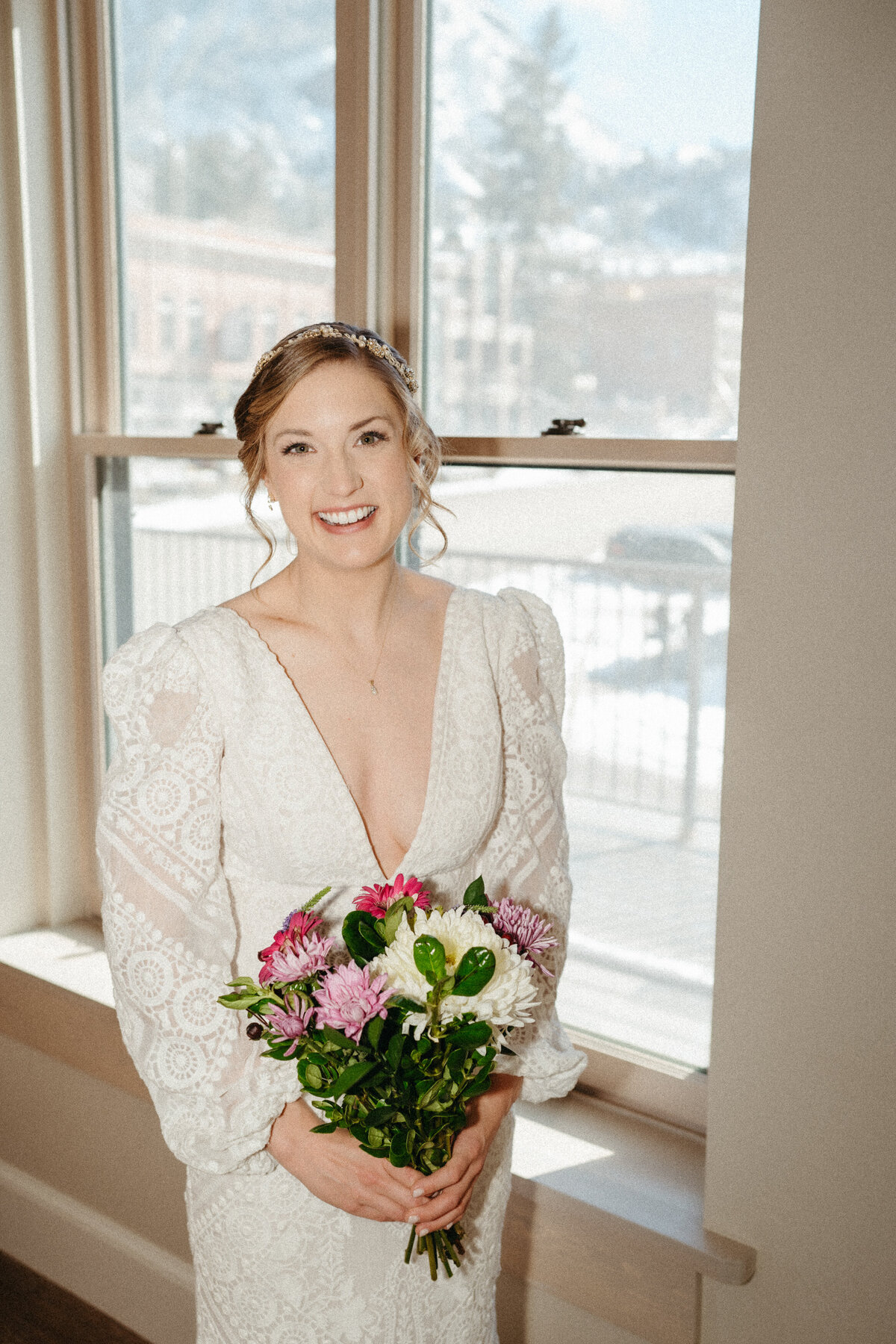 Sam-Murch-Photography-Ouray-Winter-Elopement-with-dog-30
