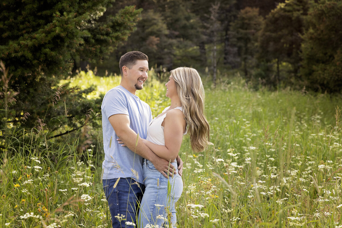 Shanna-Mae-Photography-Montana-Photographer-Engagement-Couples-Mountains-Wildflowers-Ennis-Bozeman-001