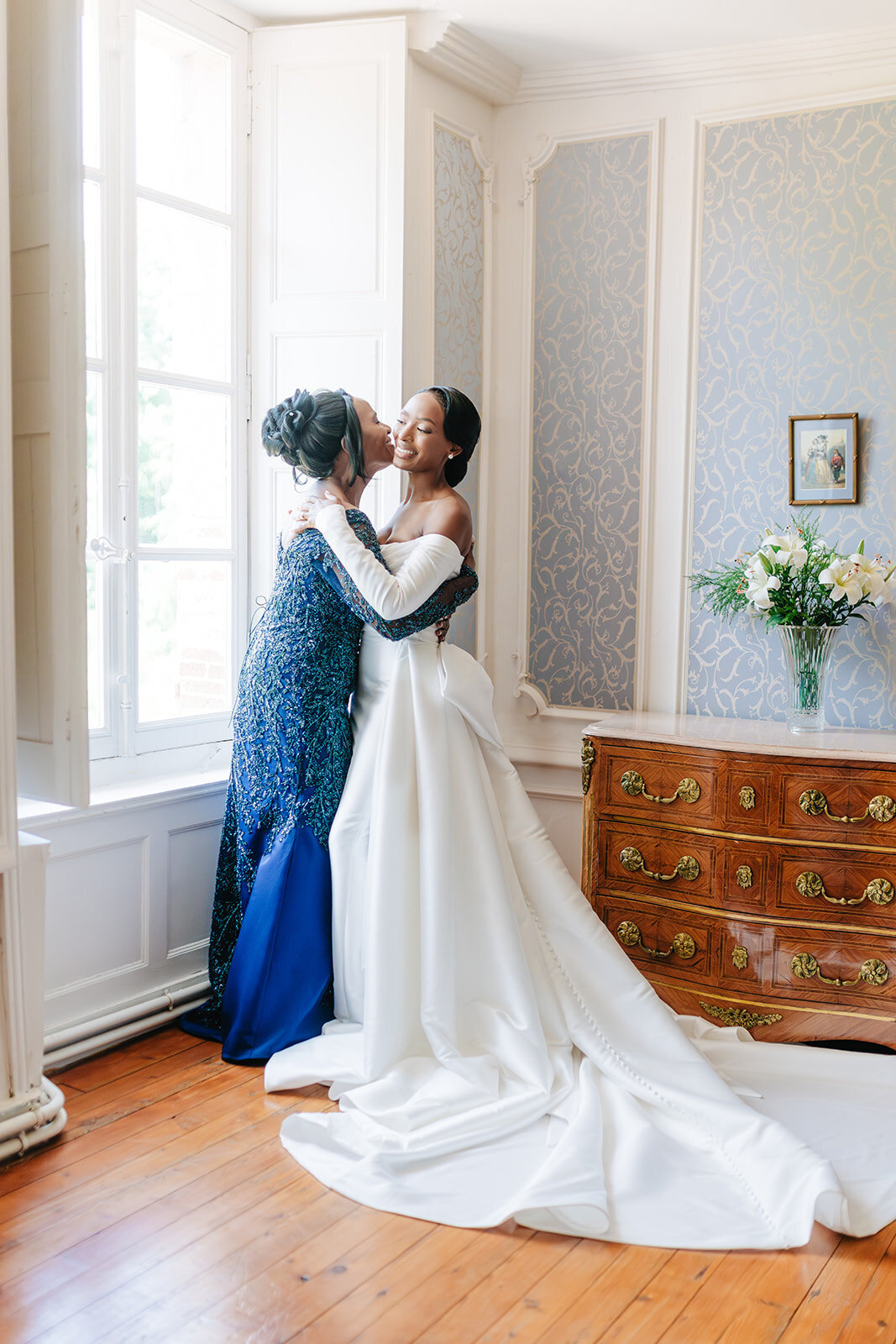 MorganeBallPhotography-Wedding-ChrisKim-ChateaudeVezins-Weddingday-02-GettingReadyKim-135-