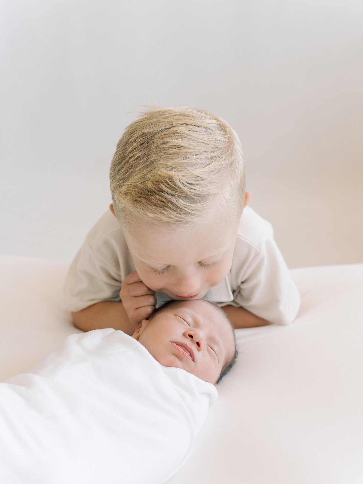 northern virginia newborn photography studio photo sibling photo