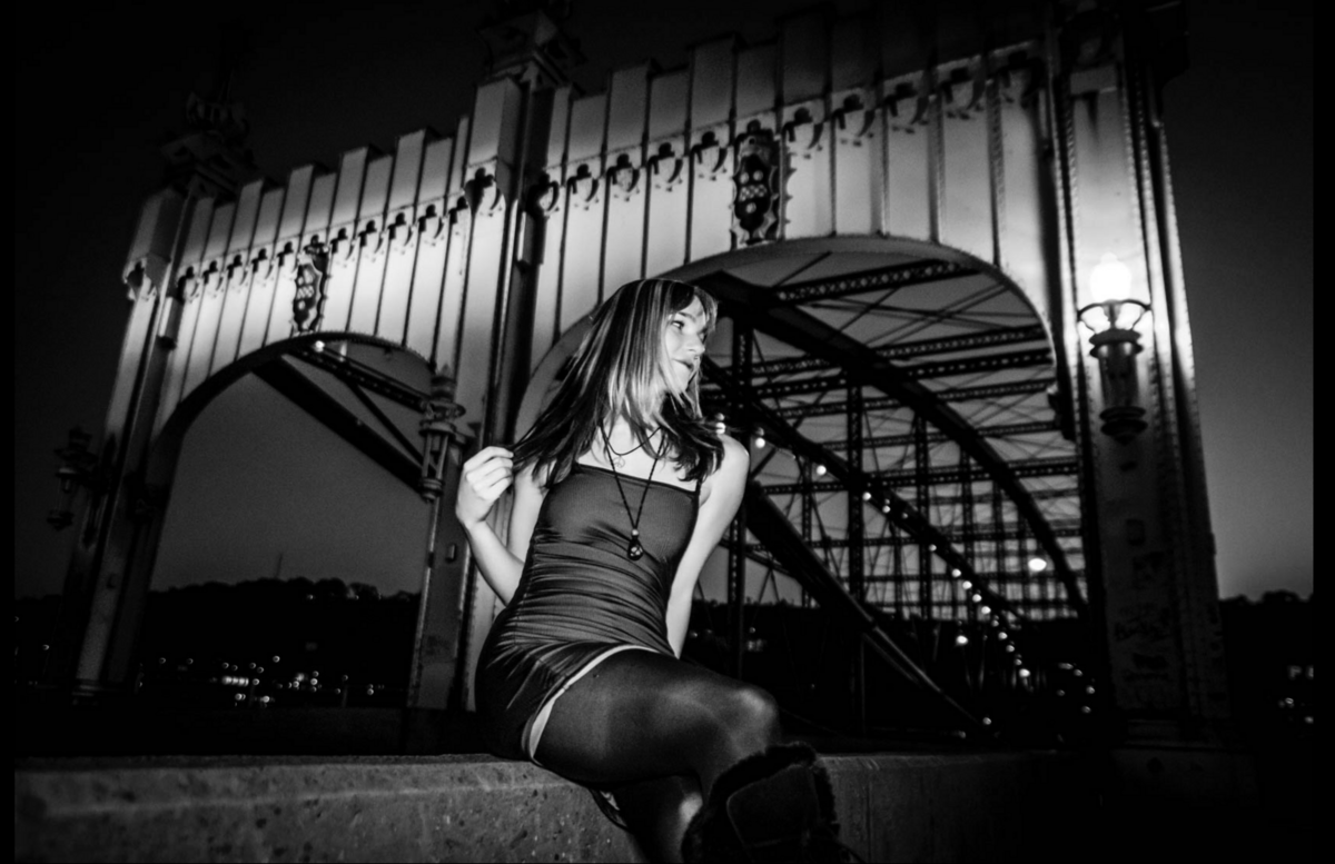 black-and-white-senior-girls-pittsburgh