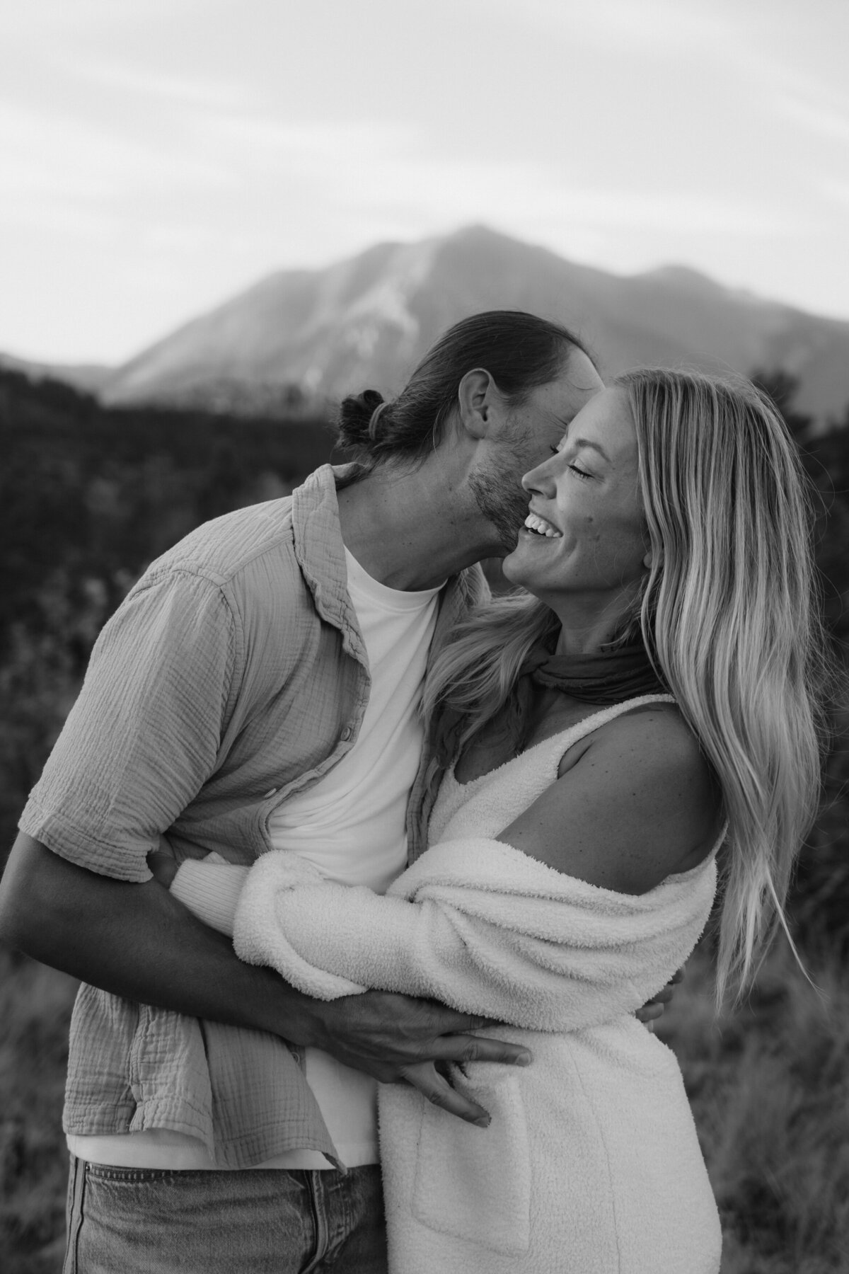 familyphotosgoldenhoursrockies2