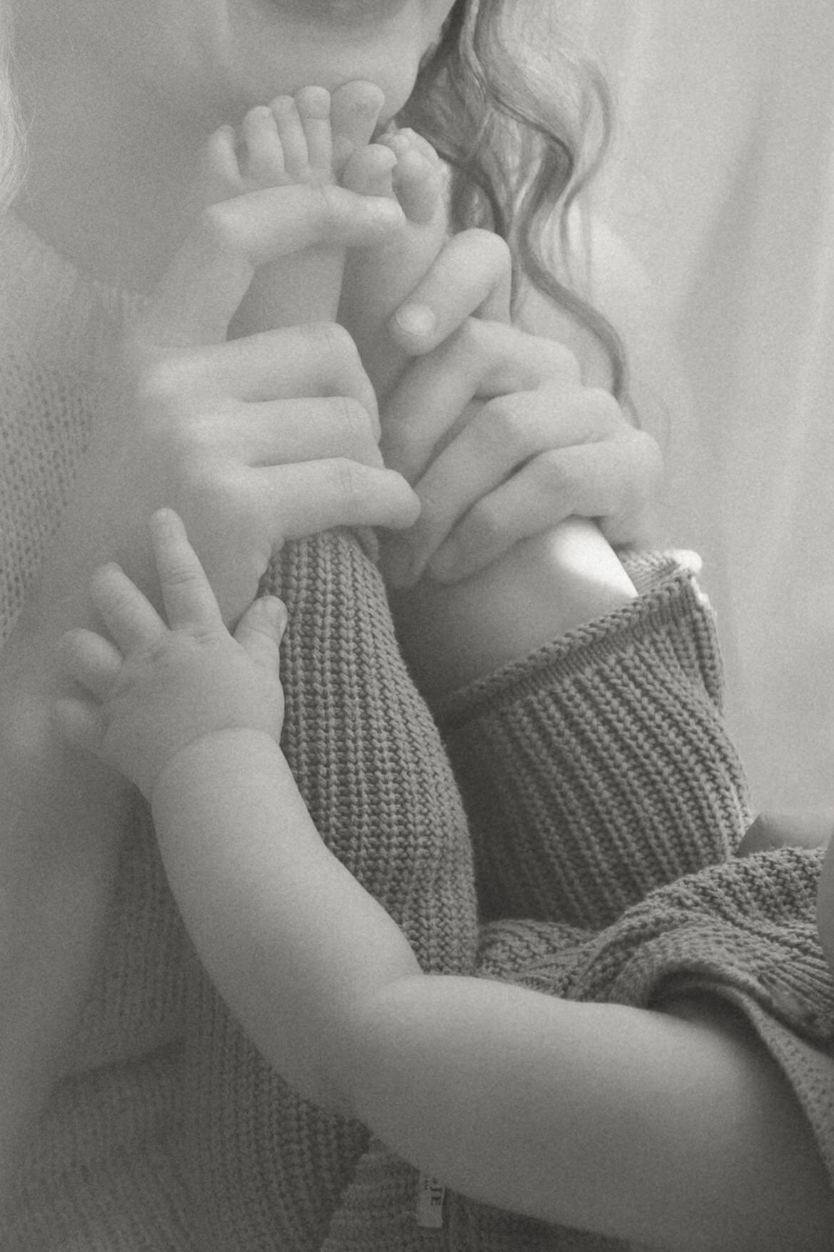 newborn fotograaf - gezinsfotograaf - zwangerschapsfotografie - videograaf - Sint-Niklaas - Pictures by Jess - Mama en baby shoot - borstvoeding