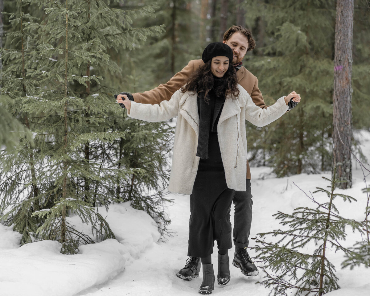Pariskuntakuvaus Lahti, Hollola, Asikkala, Vääksy, Helsinki, Vantaa, Espoo, Porvoo, Loviisa, Fiskars, Tampere, Turku, häävalokuvaaja, häävalokuvaus Lahti, Parikuvaus Lahti, Päijät-Häme,  talvinen pariskuntakuvaus