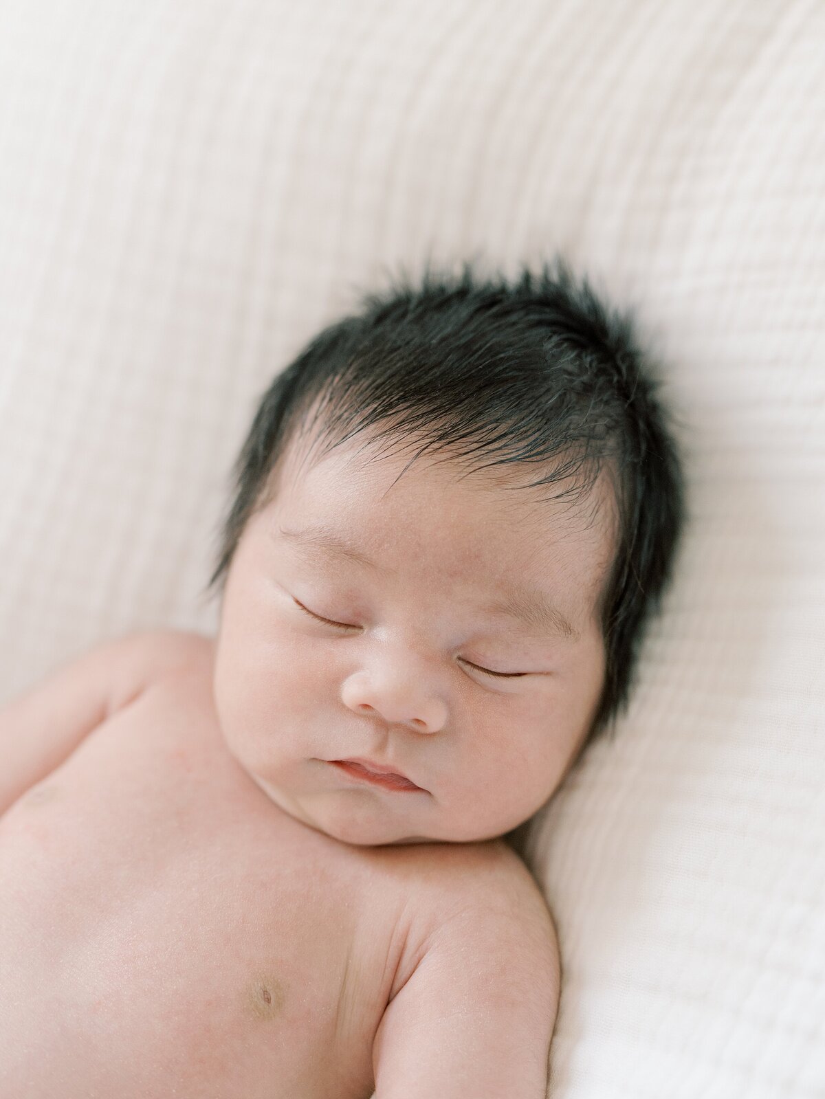 simple-relaxed-northern-virginia-newborn-photographer-lifestyle-photos3