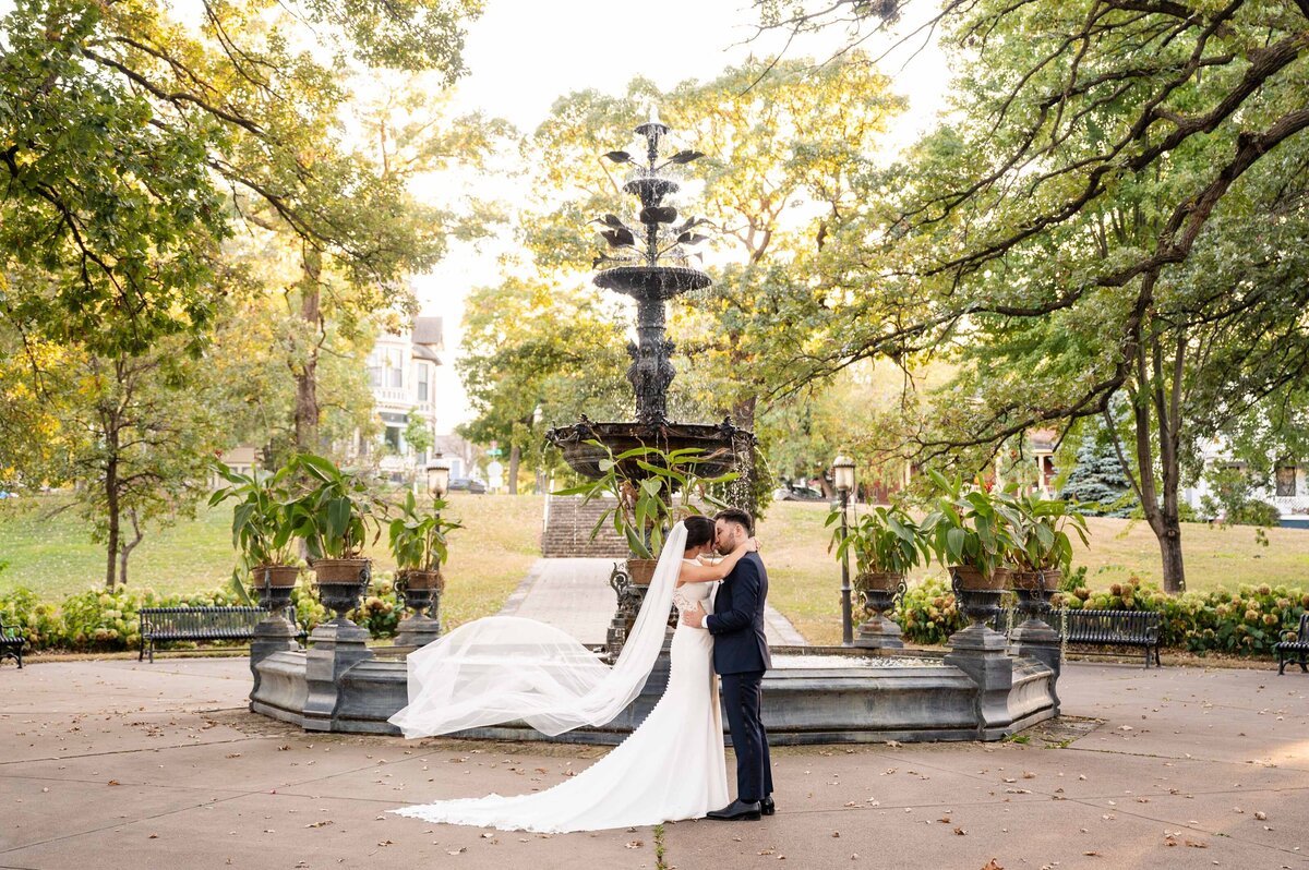 elizabeth-andrew-st-thomas-more-catholic-wedding-photo-29