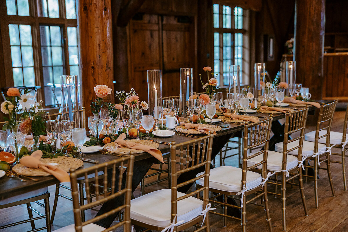 Head table with bud vases, candles and fruit in Sunriver Great Hall