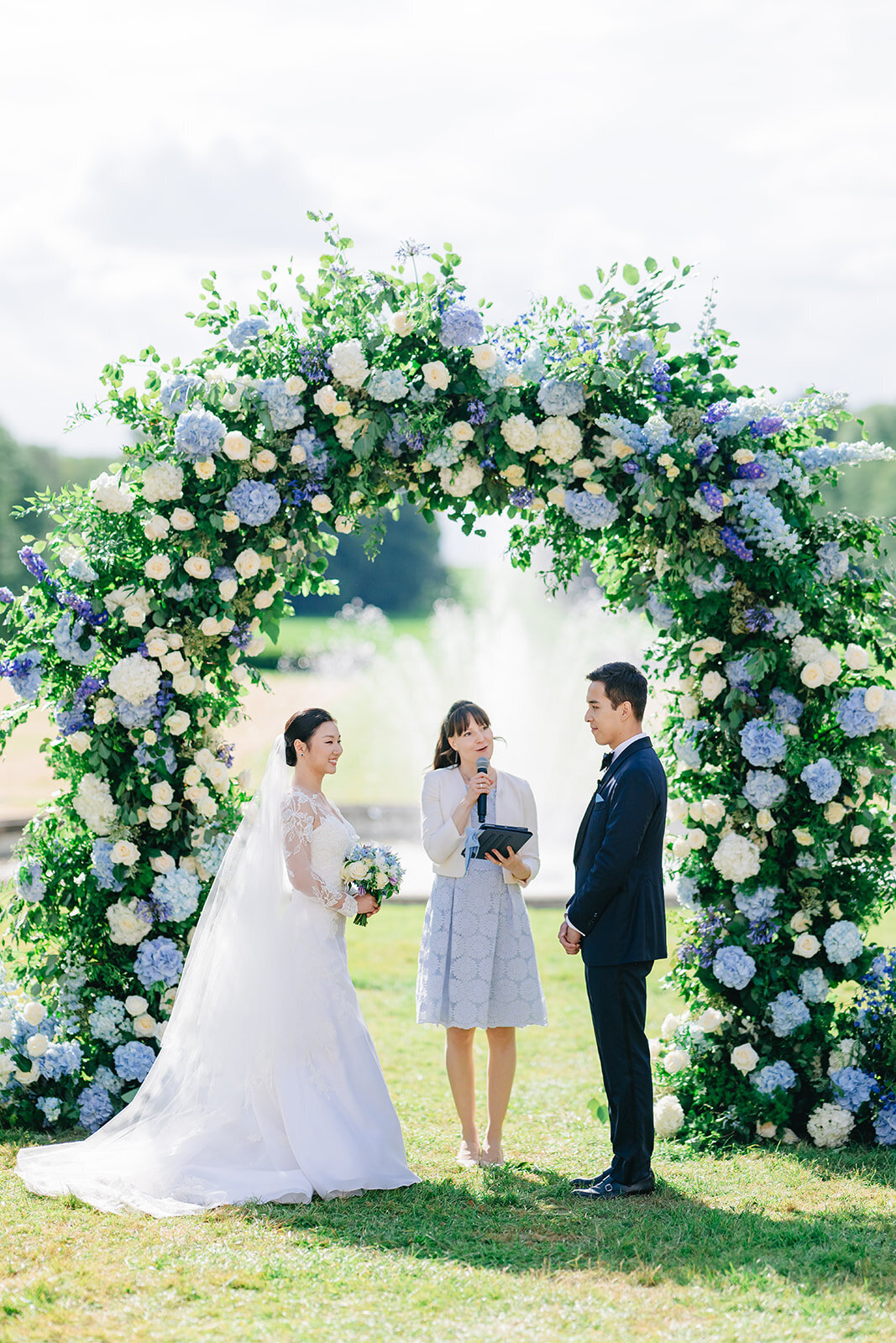 MorganeBallPhotography-Wedding-ZoeEdward-08-ChateauChamplatreux-Ceremony-111-9400
