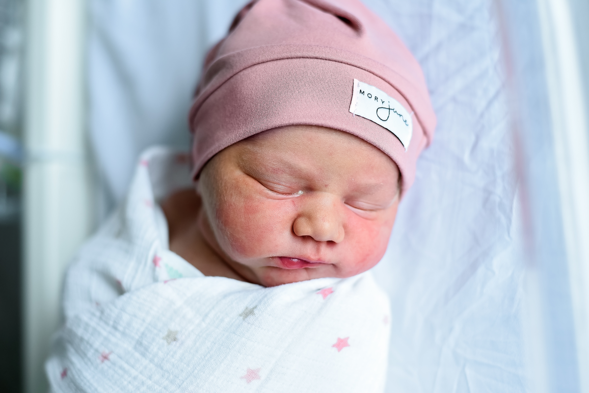 fresh-48-newborn-photographer-middleburg-heights-southwest-hospital-ohio-April-2021