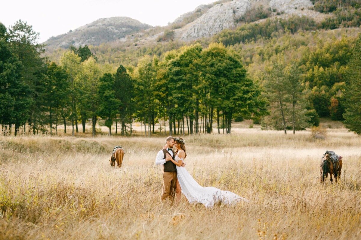 E8-Engagement-Photoshoot-In-the-mountains-with-horses-Ruslan-and-Kristina-2017-09-24-2500px-1042
