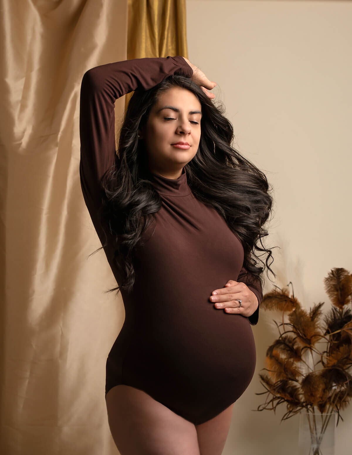 vogue style maternity pose