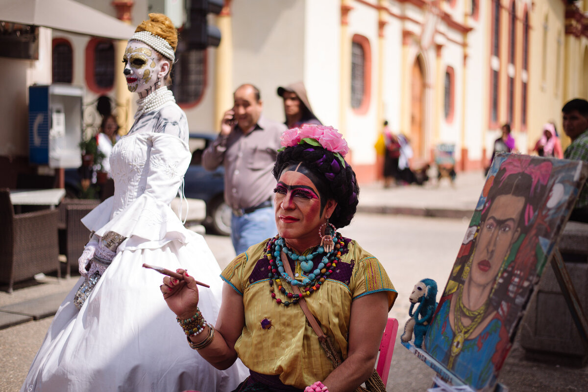 painting faces in mexico