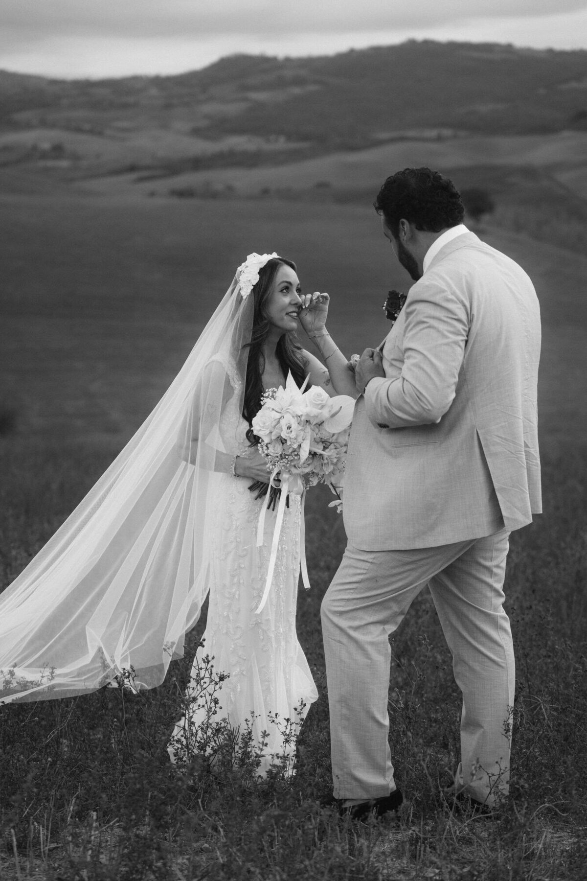 the_chaffins_international_destination_wedding_elopement_photographers_sammie_chaffin_micah_editorial_adventure_photos_travel_tuscany_italy_22