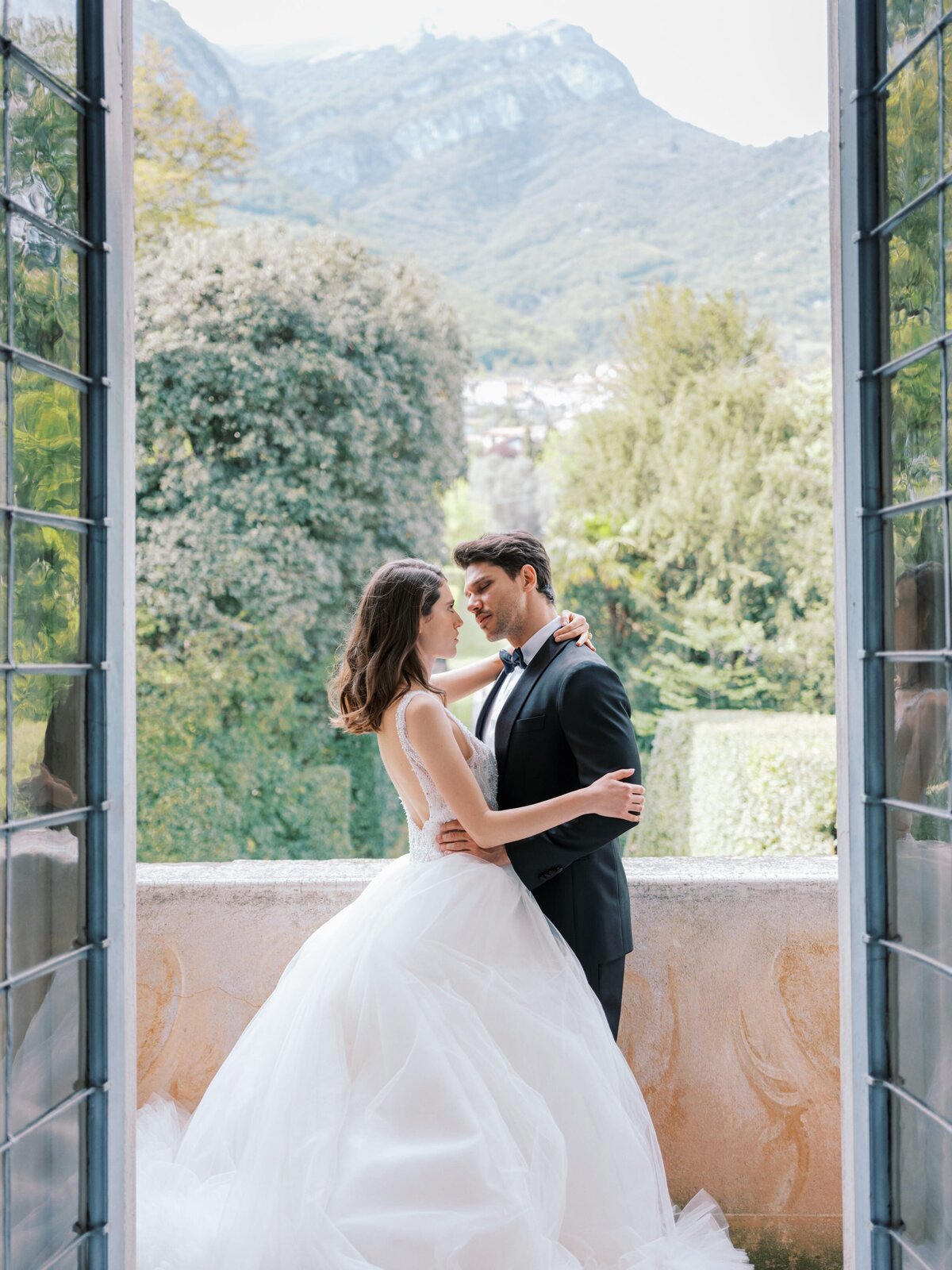 lake-como-italy-villa-sola-cabiati-wedding-photographer-167
