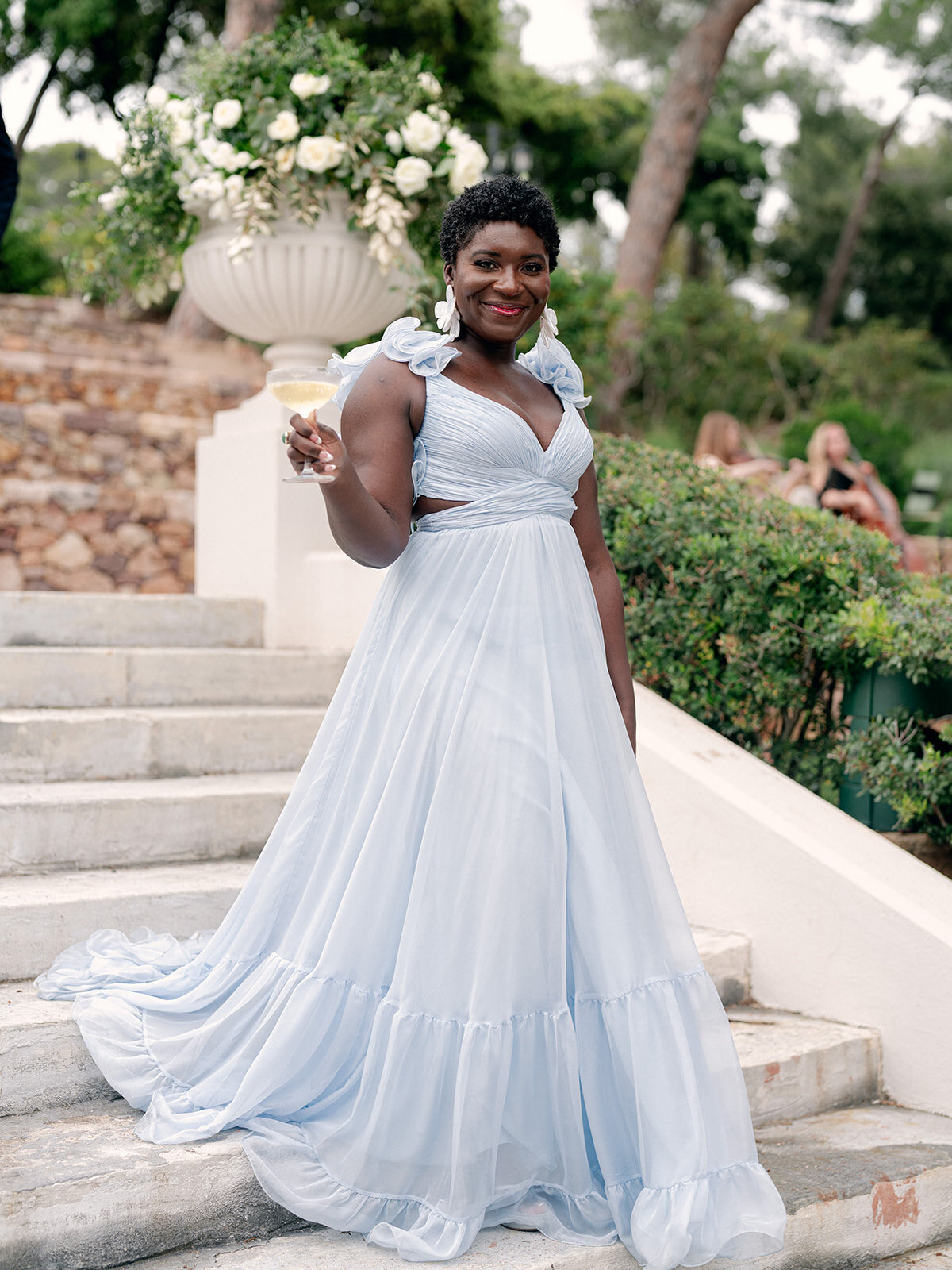 19-intimate-destination-wedding-french-riviera-with-white-flowers