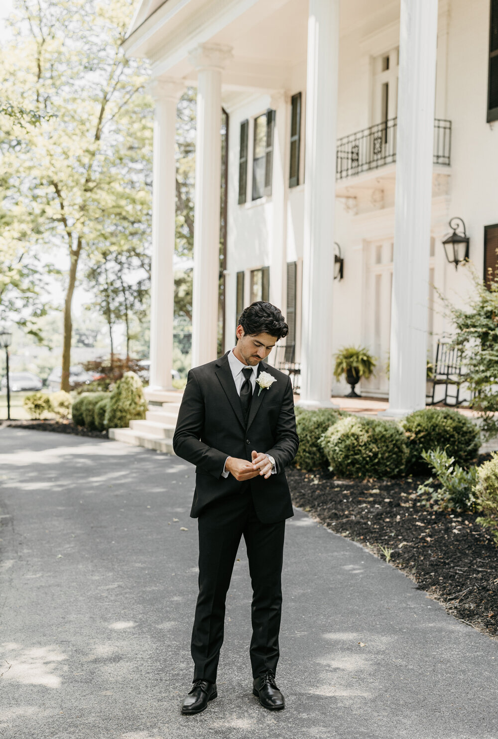 groom-details-ashford-acres-inn-seventhandanderson
