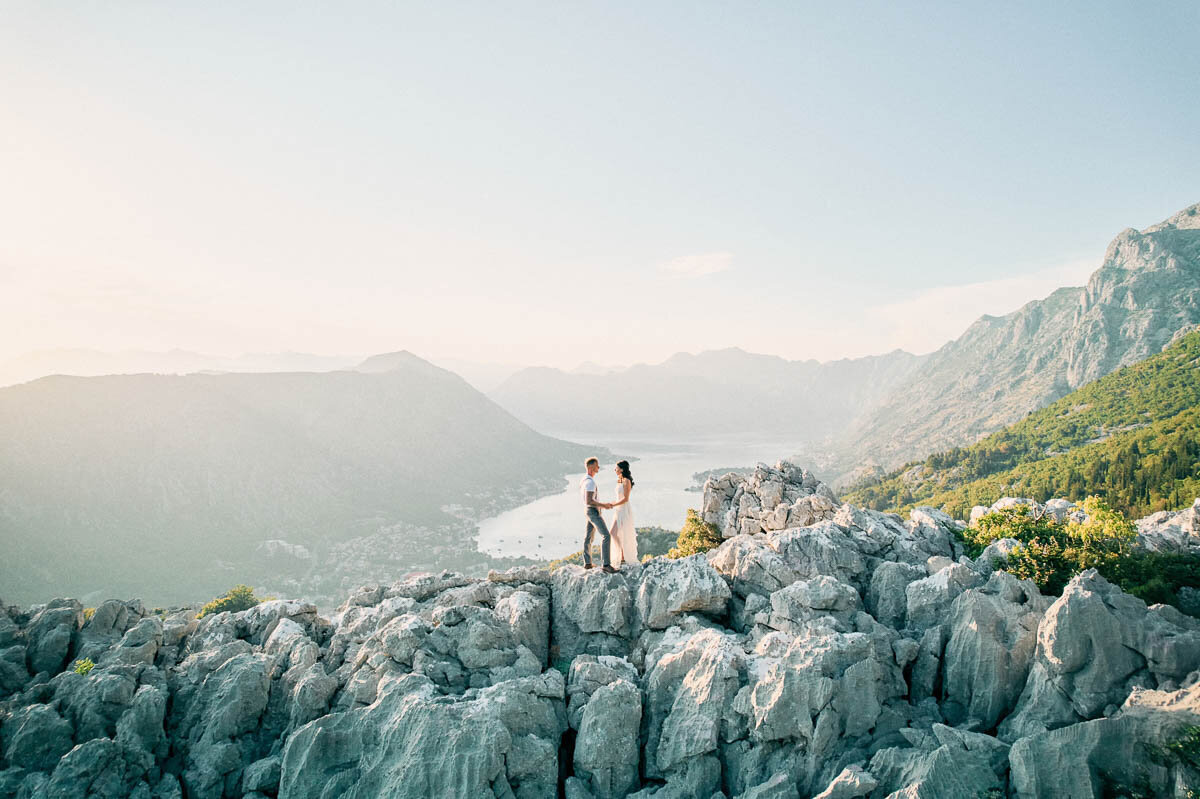Engagement 1200px-1091