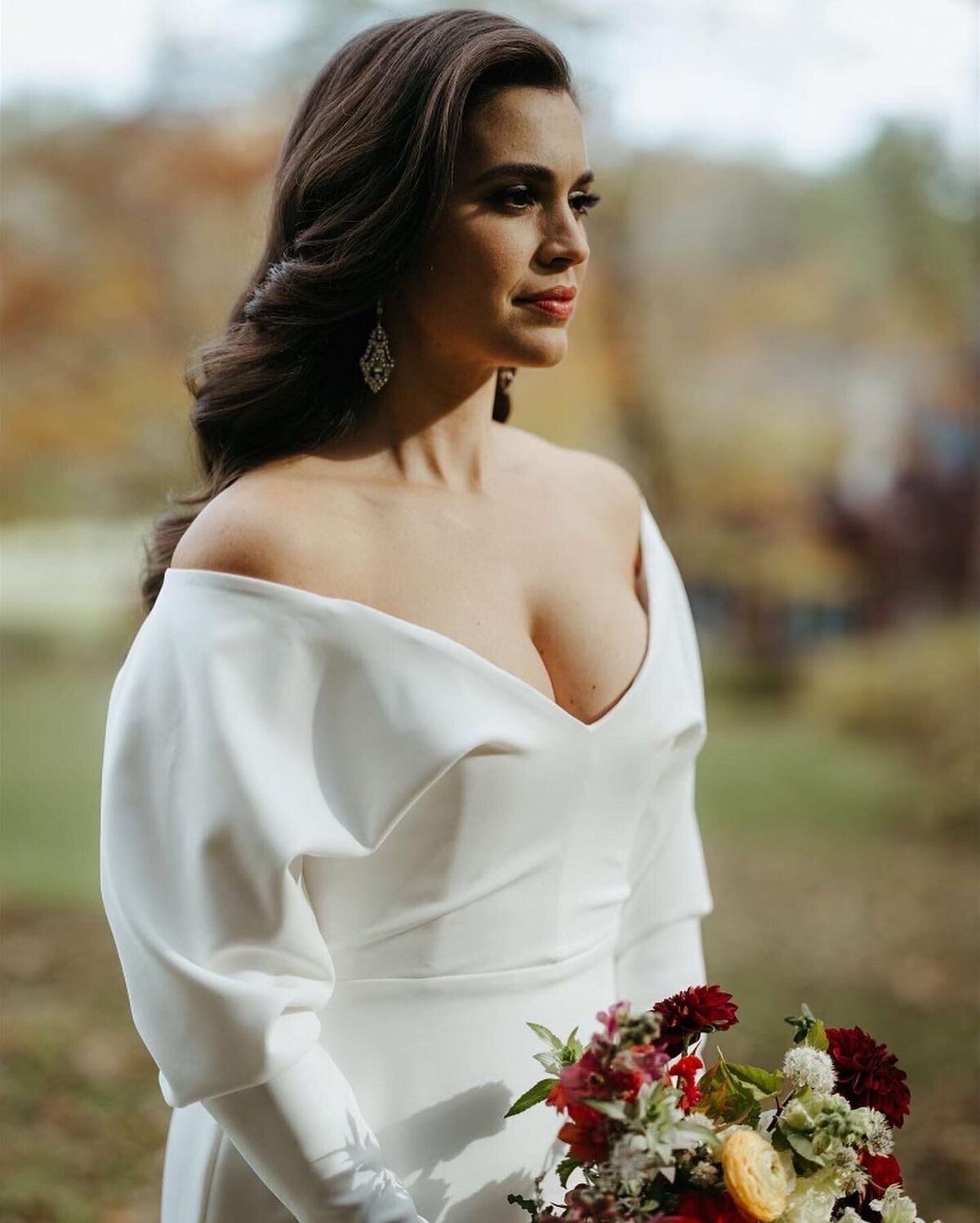 erica-renee-beauty-hair-and-makeup-duo-traveling-Berkshires-Stonover-Farm-Lenox-Brunette-soft-waves-glam-red-lip-long-sleeved-down-waves-hollywood-hairstyle