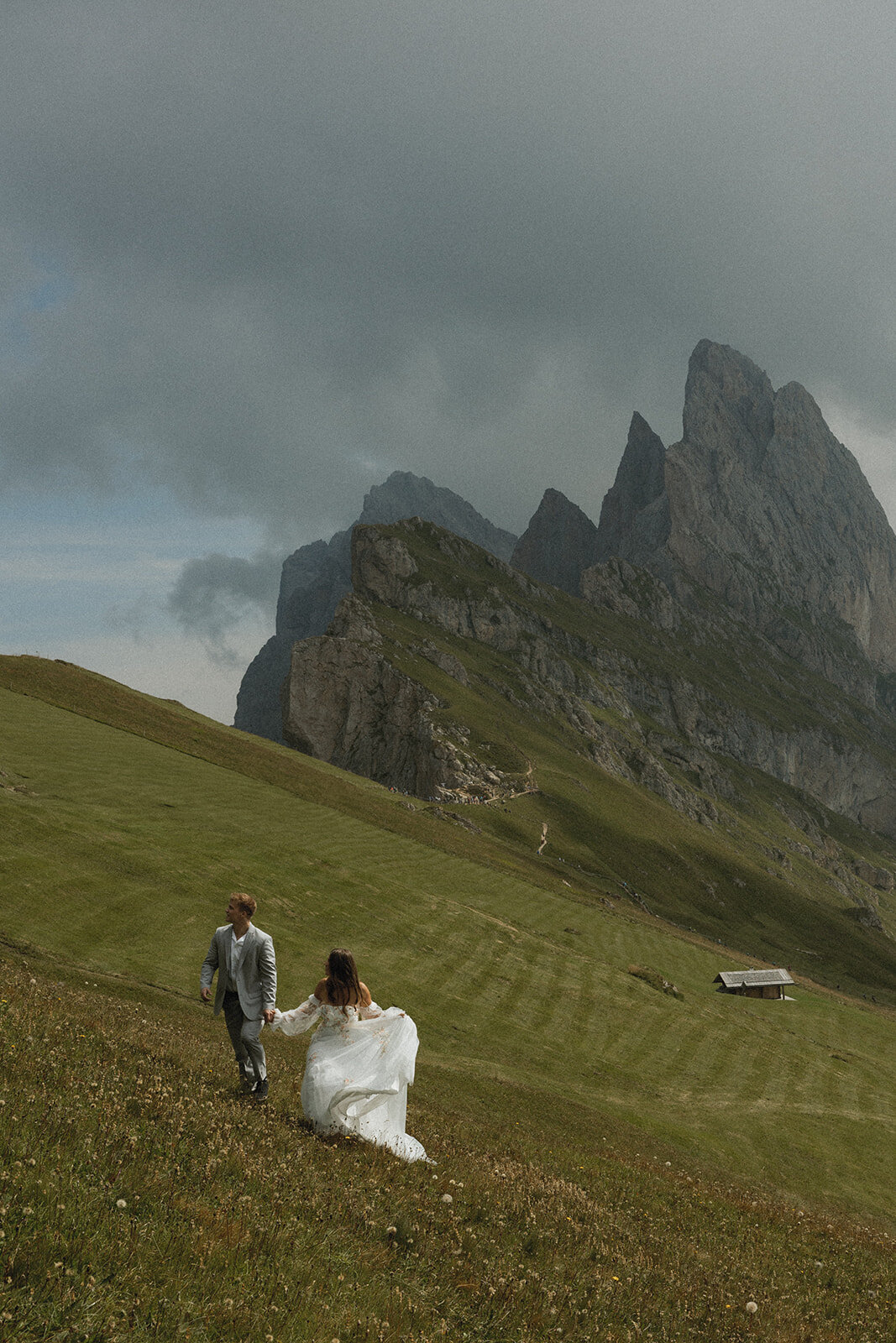 destination-wedding-elopement-photographer-italy-dolomites-seceda-documentary-tanya-davids-photo-film-12