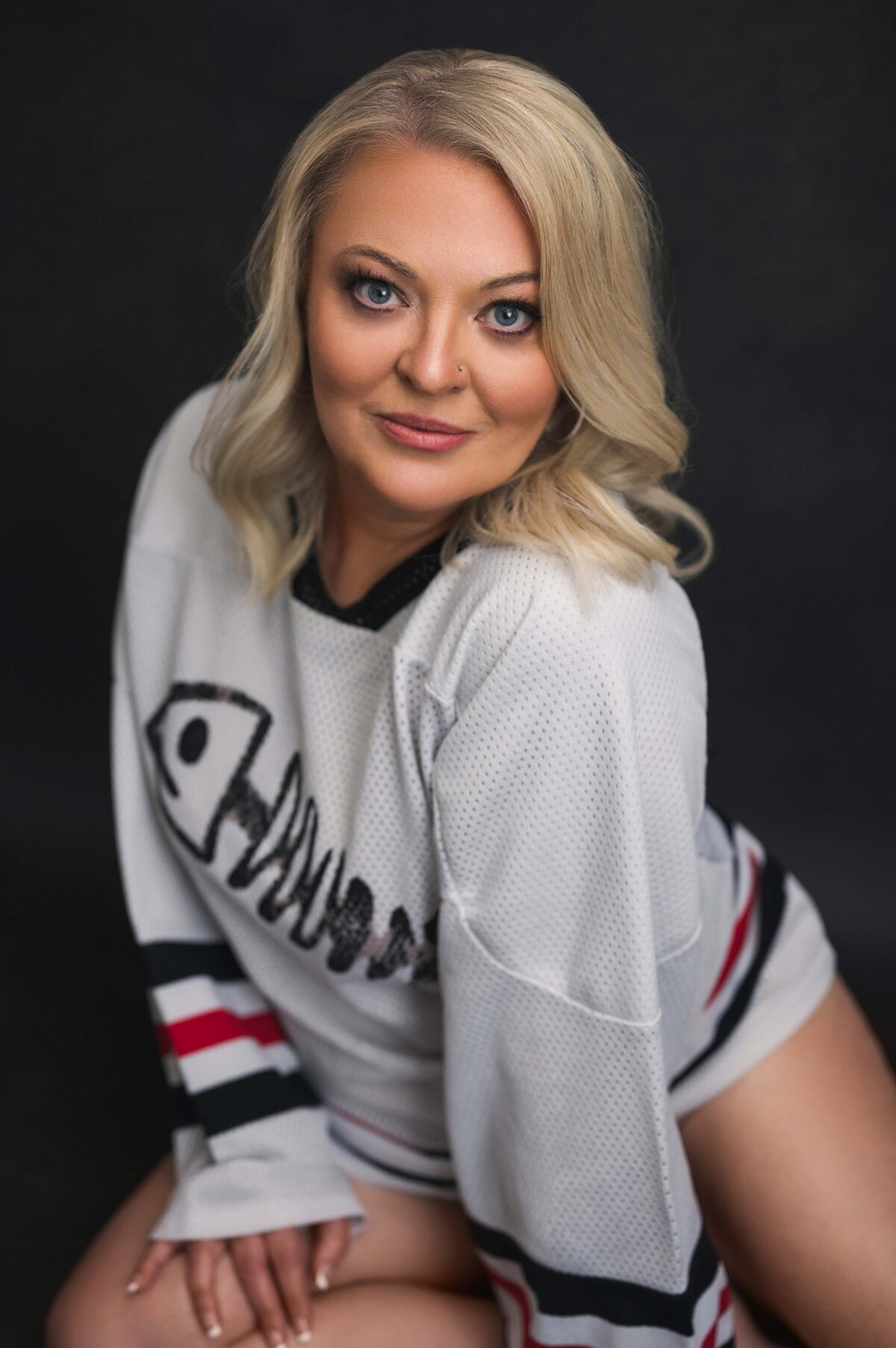 Looking for luxury boudoir sessions near you? Leslie Q Photography offers glamorous makeovers, custom lingerie, and empowering portraits designed to showcase your beauty. Serving New Carlisle, South Bend, and surrounding areas with sensual, high-quality photography.