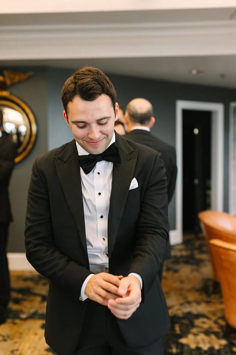 groom-buttoning-suit-jacket-evansville-country-club13