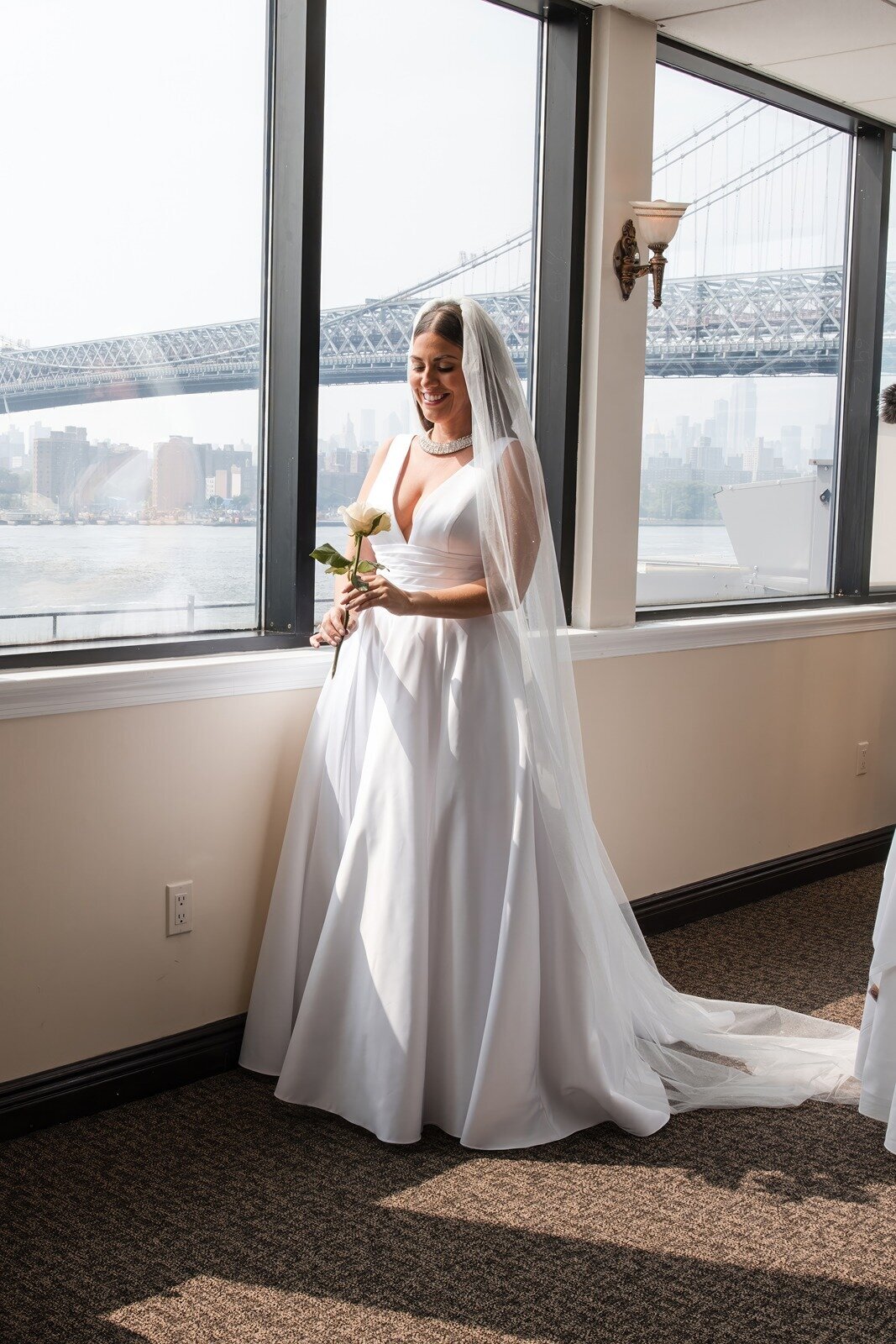 Bride-getting-ready-in-Giando's-suite-9