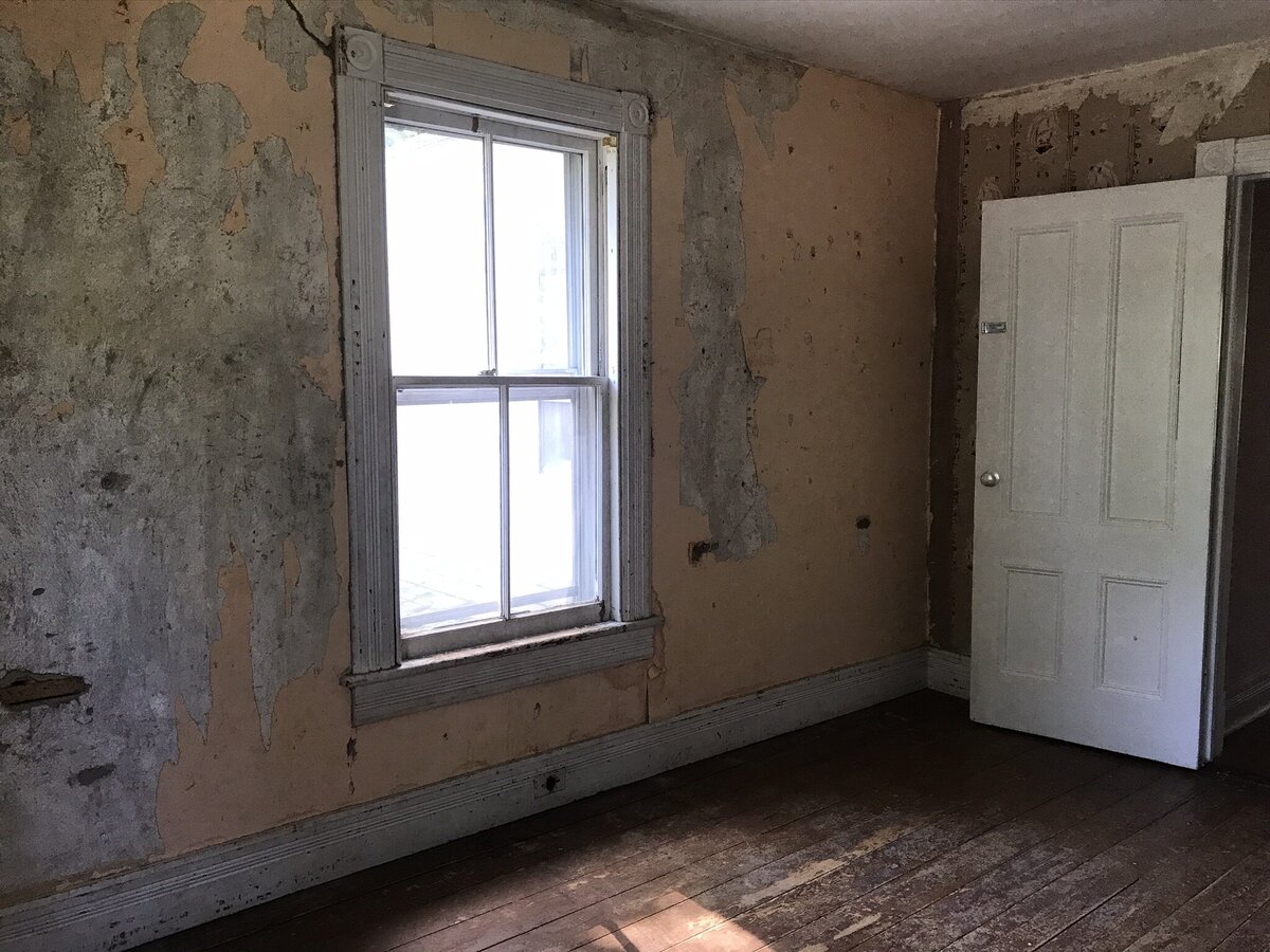 Wallpaper room before plaster
