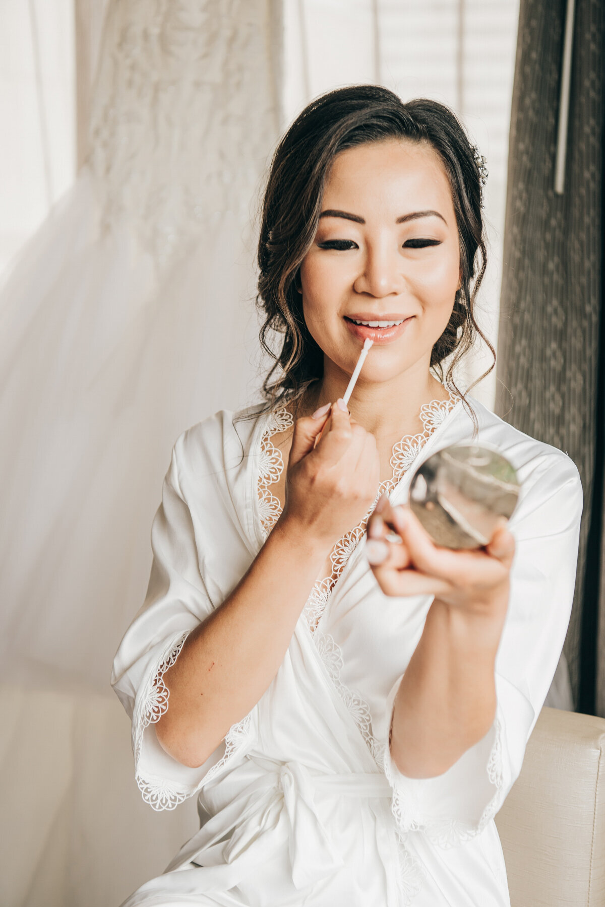 Gorgeous pictures of bride getting ready for luxurious wedding
