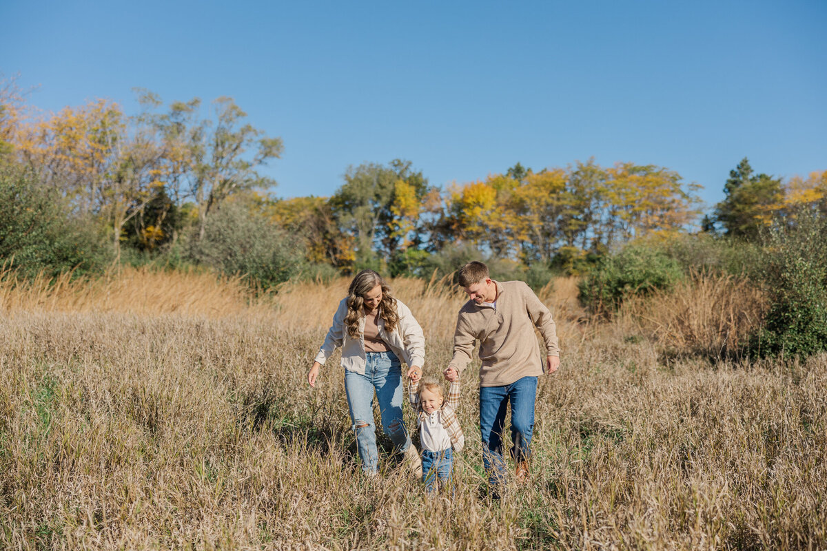 Claire Katan fall family photo session at Chalco Hills in Omaha.