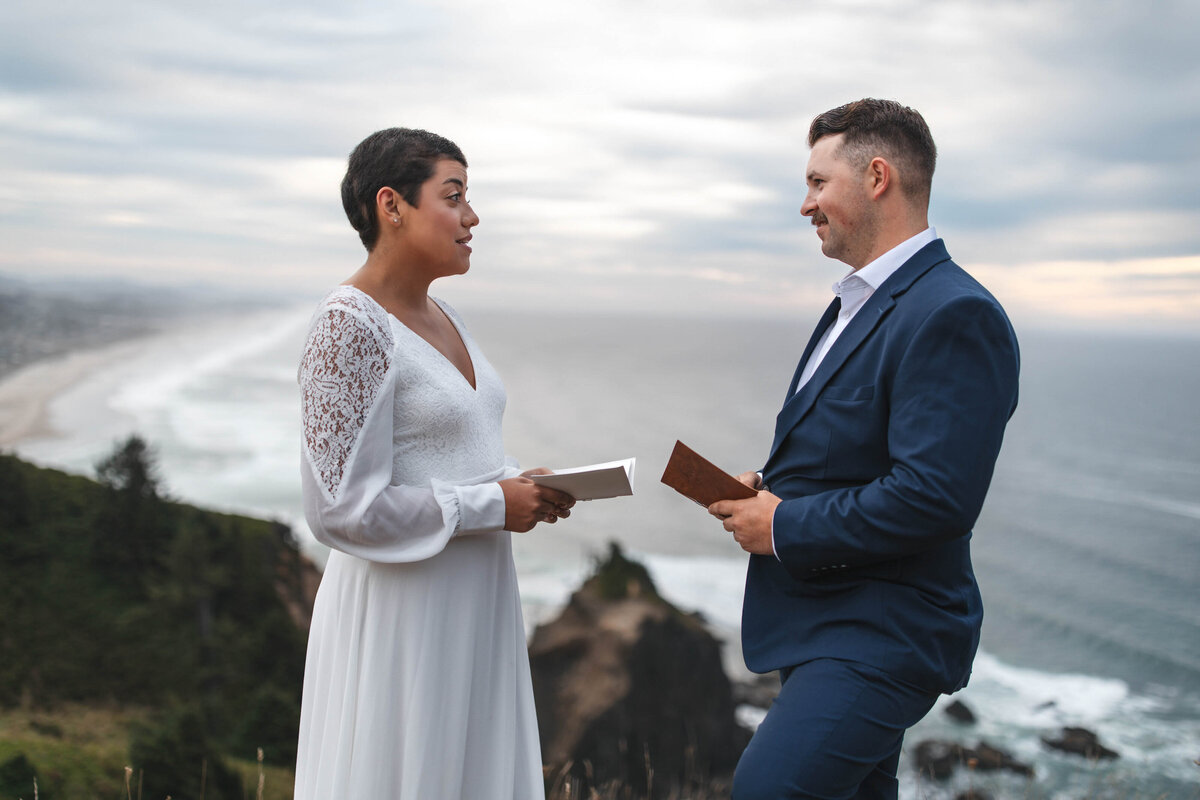 gods-thumb-elopement-oregon-coast-hike-56