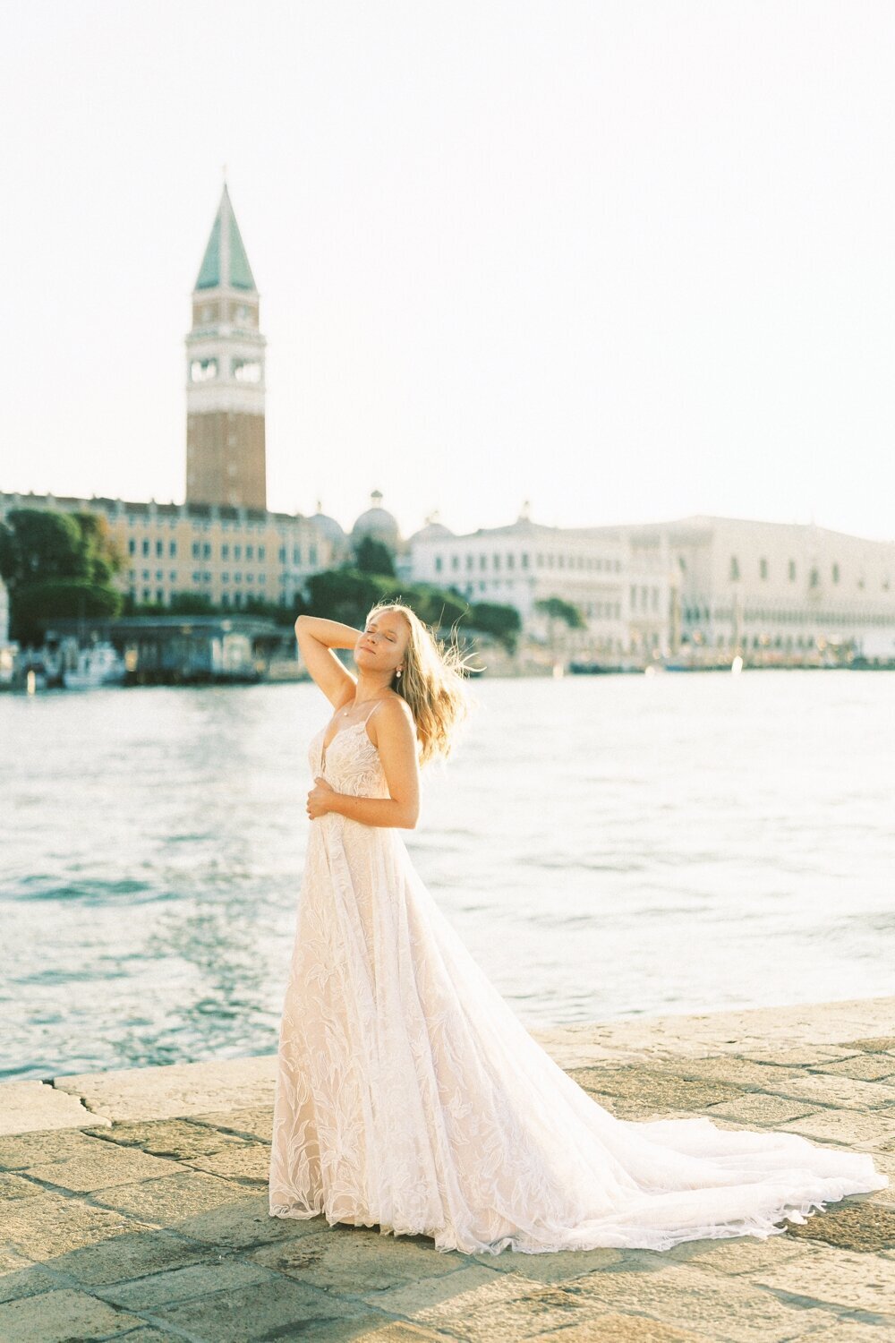 venice-elopement-photographer-editorial-film-35mm-wedding-fashion_0136