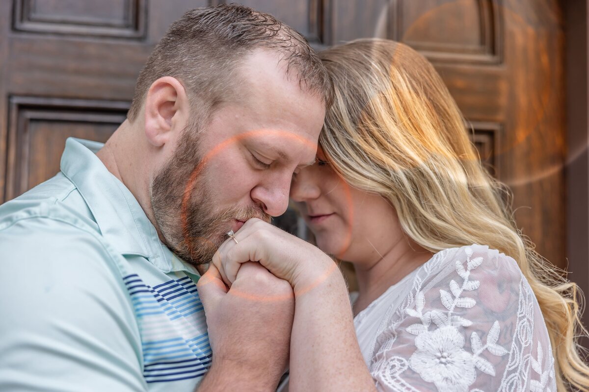 Hannah & Nick Engagement Photo - DVX10103