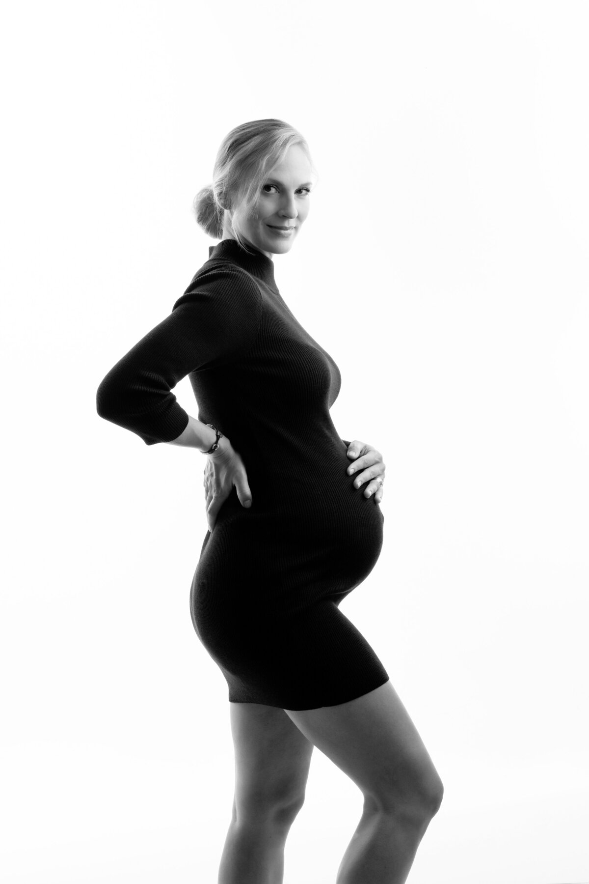 elegant-maternity-woman-in-black
