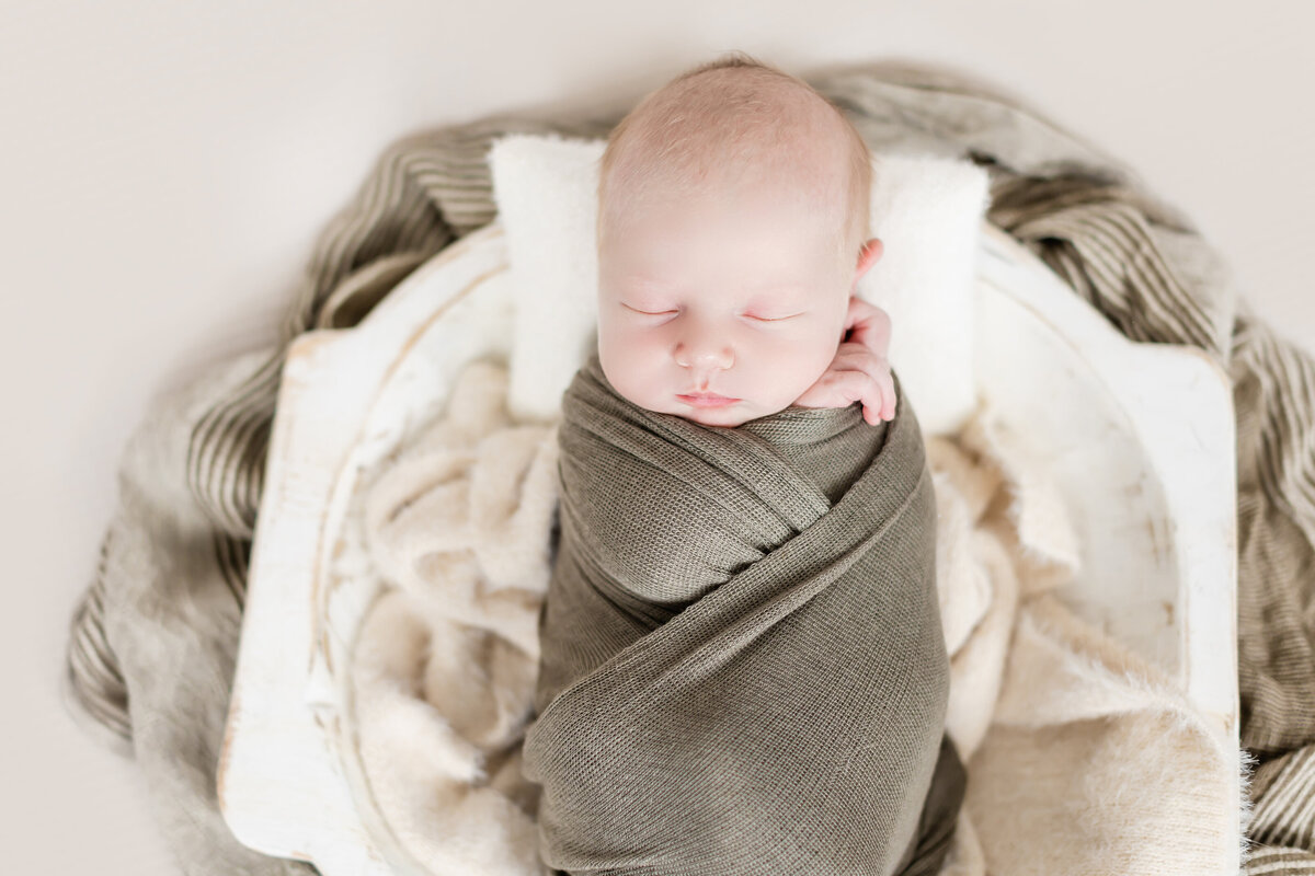 Zeke-Newborn-Photos-Hannah-Charis-Photography-1