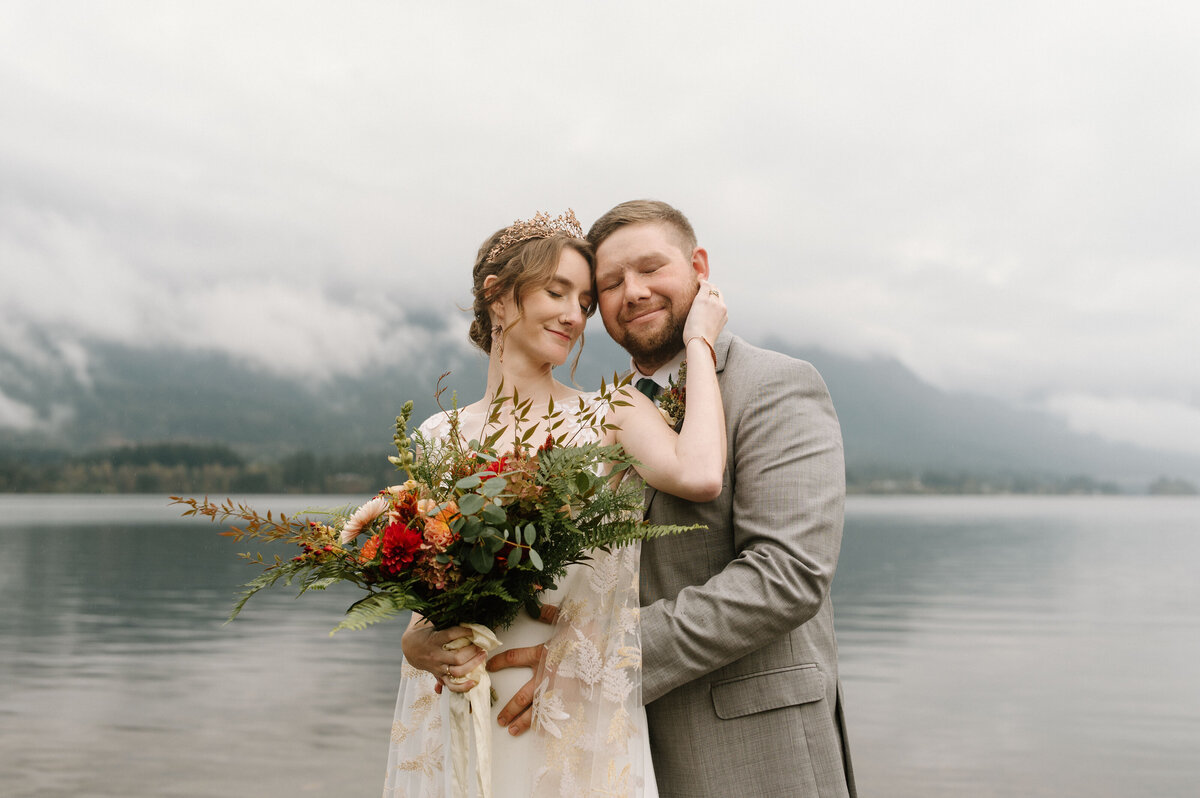 rainy_columbia_river_gorge_wedding_02