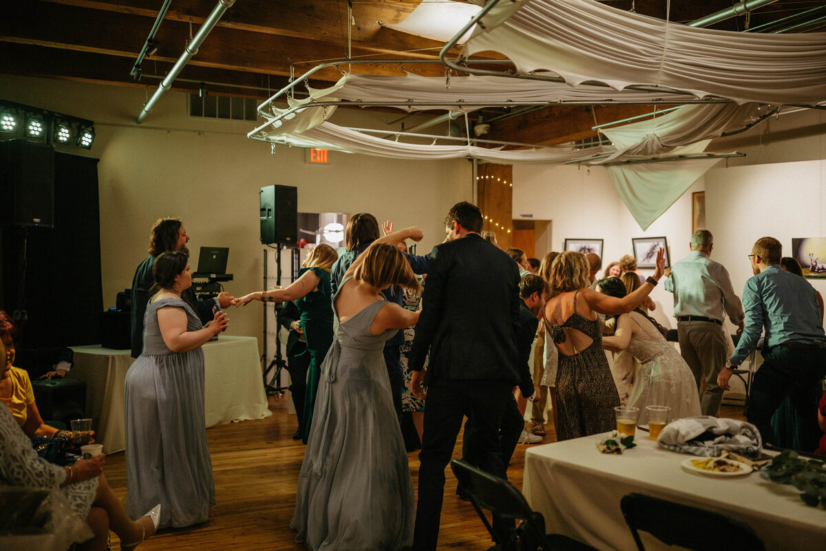 bridal-party-dancing