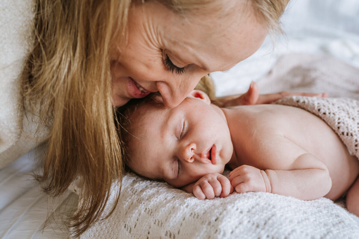 newborn-birth-photographer-doula-buckinghamshire-22