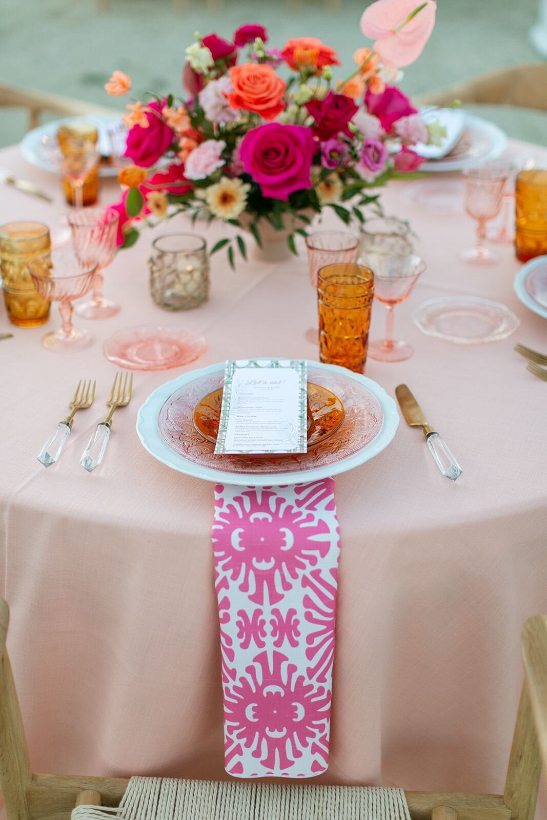 pink-pattern-tablescape