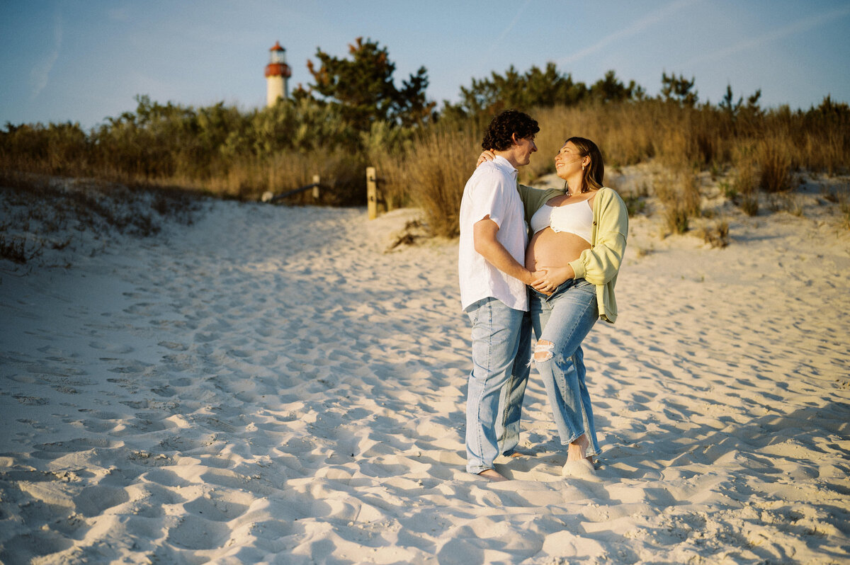 CapeMayLighthouse_BeachMaternitySession_TaylorNicollePhoto-14