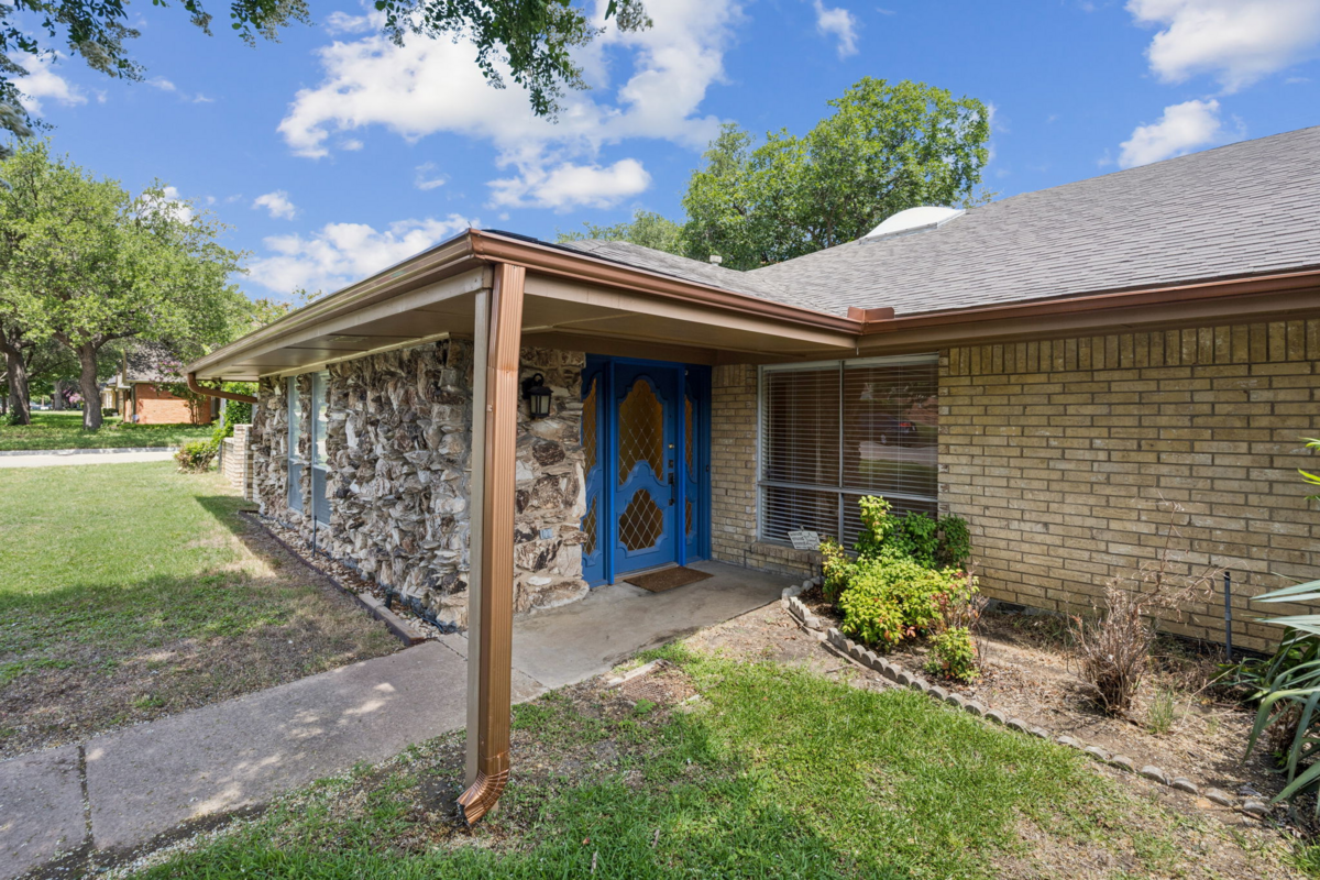 7639 Dentcrest Front