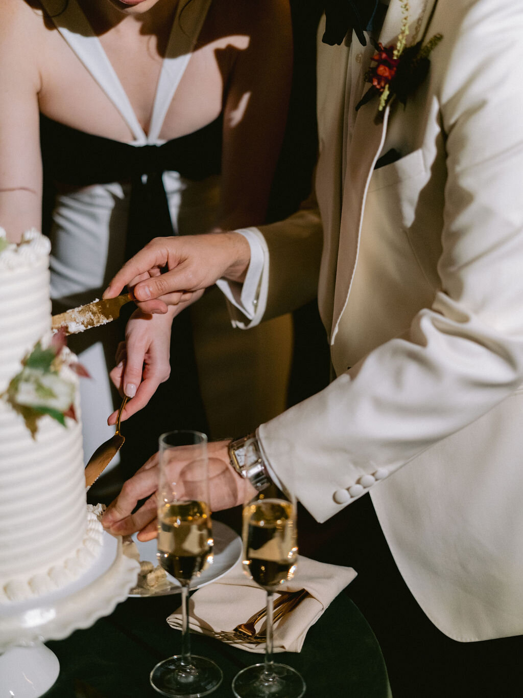 NikkiSanterre_EastCoastLuxuryWeddingPhotographer_CaitieHanrahan_KeswickHallWedding_Jac&Zach-239