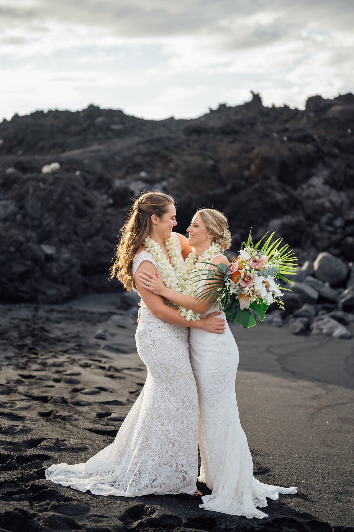 kiholo-black-sand-beach-elopement_0097