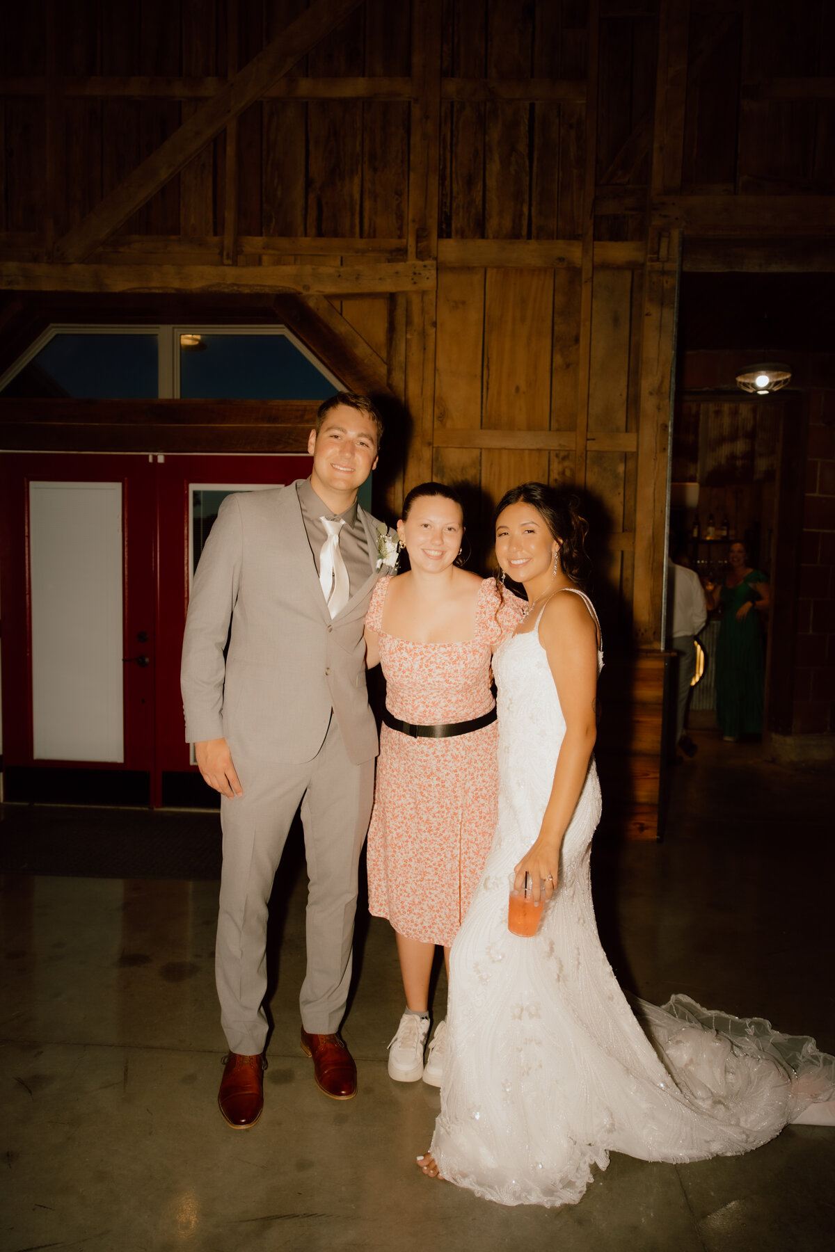wedding photographer posing with her wedding couple at missouri wedding